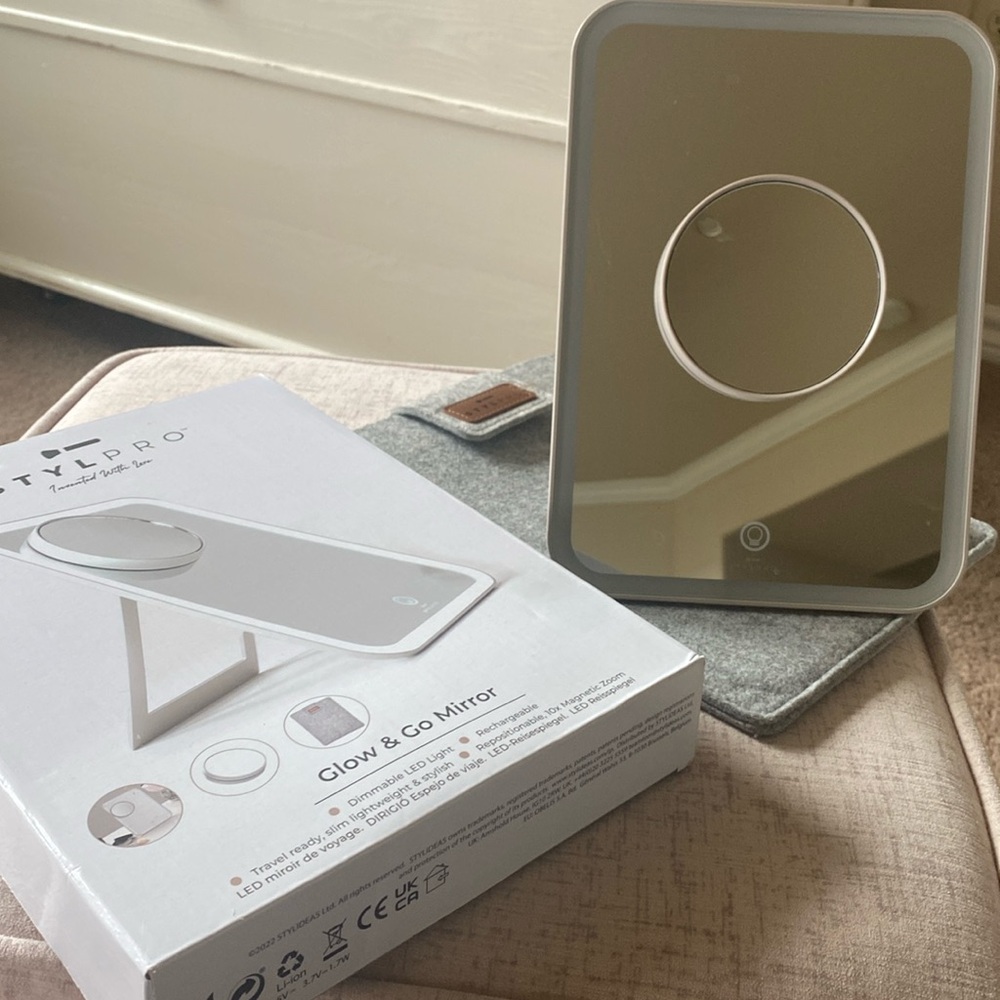 STYLPRO GLOW AND GO MIRROR 10x magnification